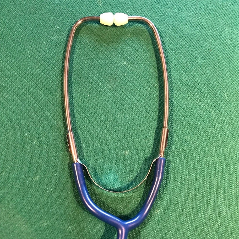 Stethoscope is lightweight, blue and works great - Picture 6 of 6